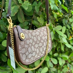 Coach Swinger Bag In Signature Jacquard, Oak Maple